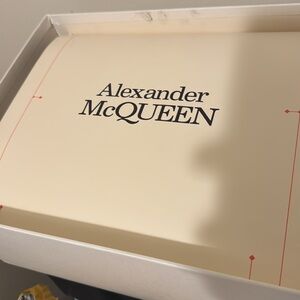 Meet your Posher, Adonis